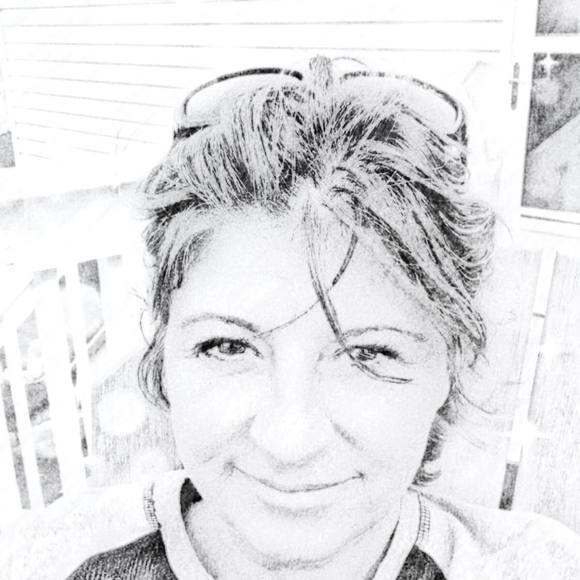 Meet your Posher, Jennifer - Picture 1 of 1